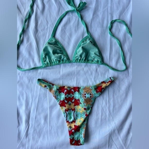 Green Ribbed Floral Bikini Set Medium - Picture 2 of 7